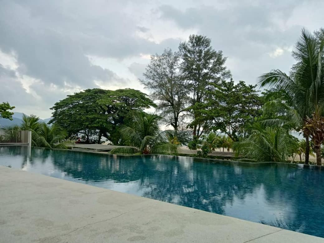 By The Sea Suites - Managed By Sdb Host Batu Ferringhi Exterior foto